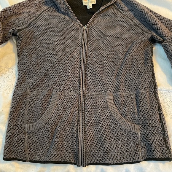 Title Nine SMALL Charcoal Grey Textured Hooded Full Zip Sweatshirt Mobetta Open - Picture 3 of 7